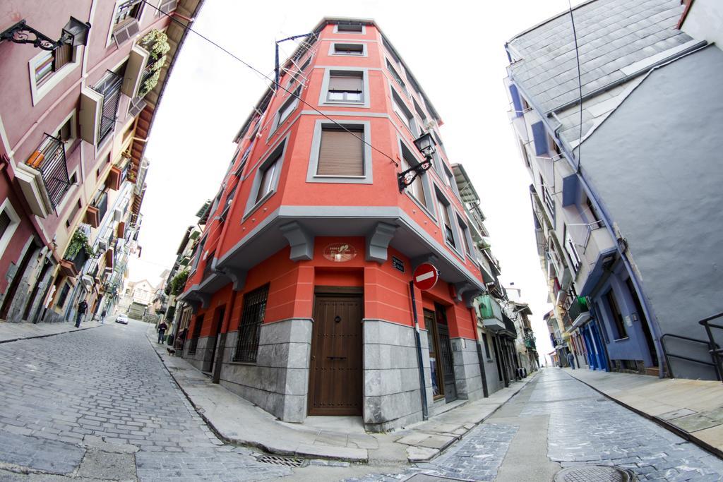 Andra Mari Apartamentu Turistikoak Bermeo Camera foto