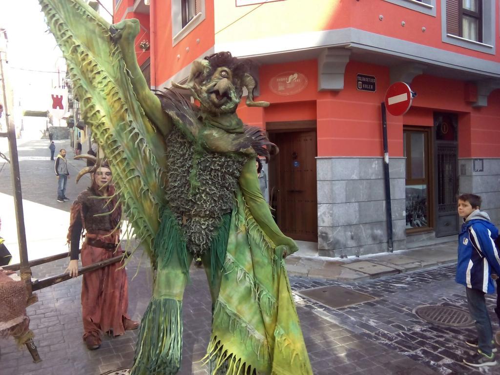 Andra Mari Apartamentu Turistikoak Bermeo Esterno foto