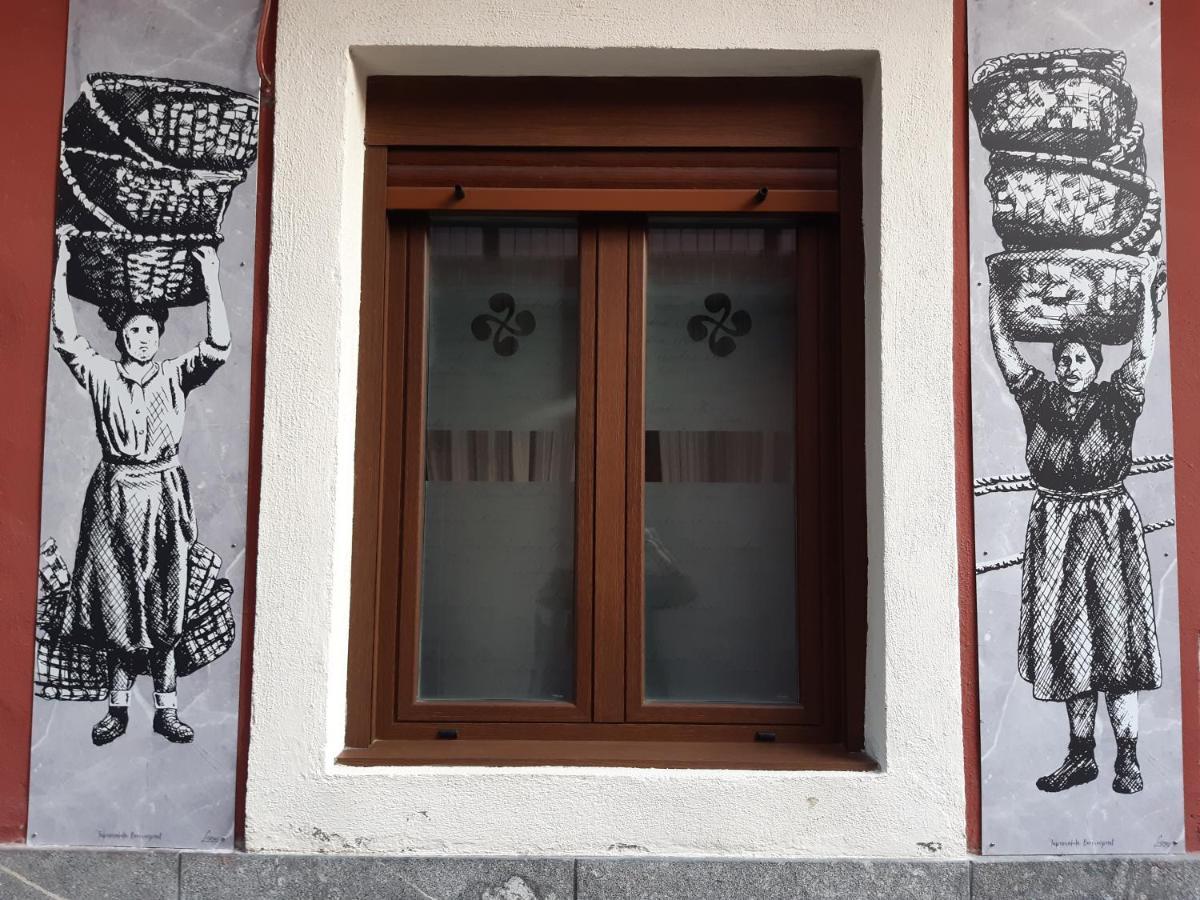 Andra Mari Apartamentu Turistikoak Bermeo Esterno foto