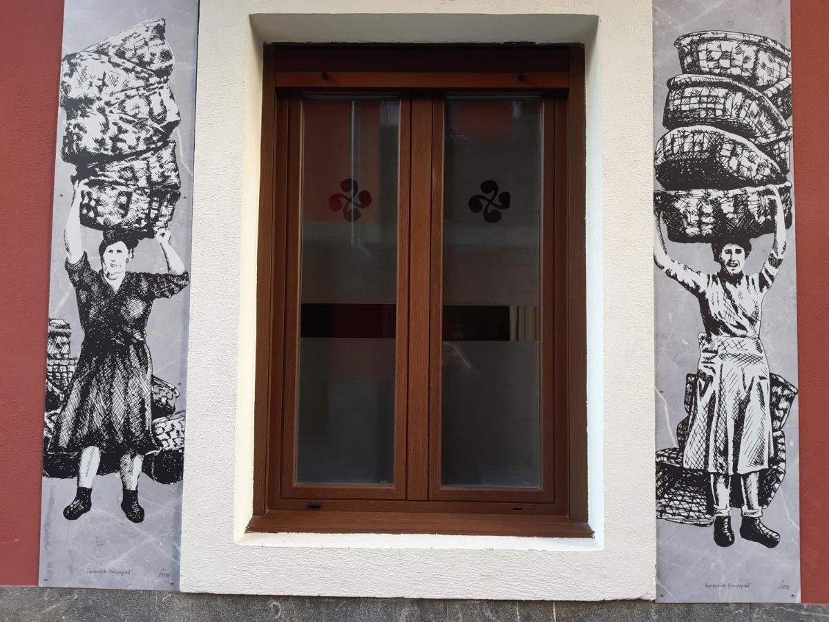 Andra Mari Apartamentu Turistikoak Bermeo Esterno foto